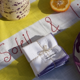 Set de 4 serviettes de table uni blanc broderie violet