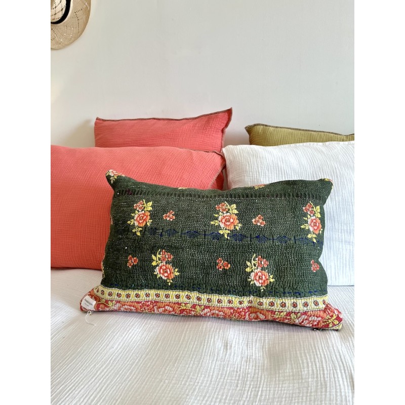Coussin Kantha Fleur de rose grand modèle 40x60 cm