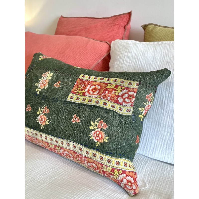 Coussin Kantha Fleur de rose grand modèle 40x60 cm