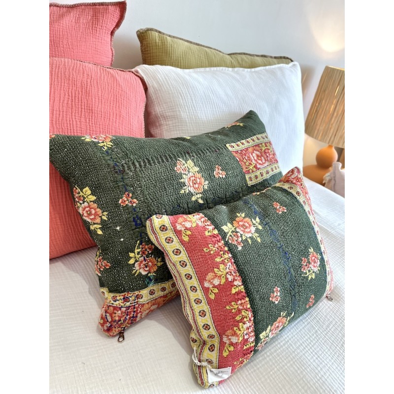 Coussin Kantha Fleur de rose grand modèle 40x60 cm