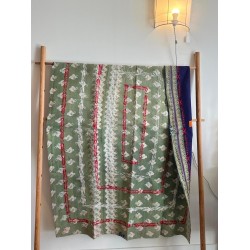 Couverture Kantha n° 12 Vert pomme et broderie rouge