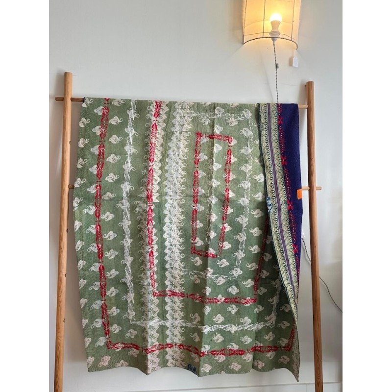 Couverture Kantha n° 12 Vert pomme et broderie rouge