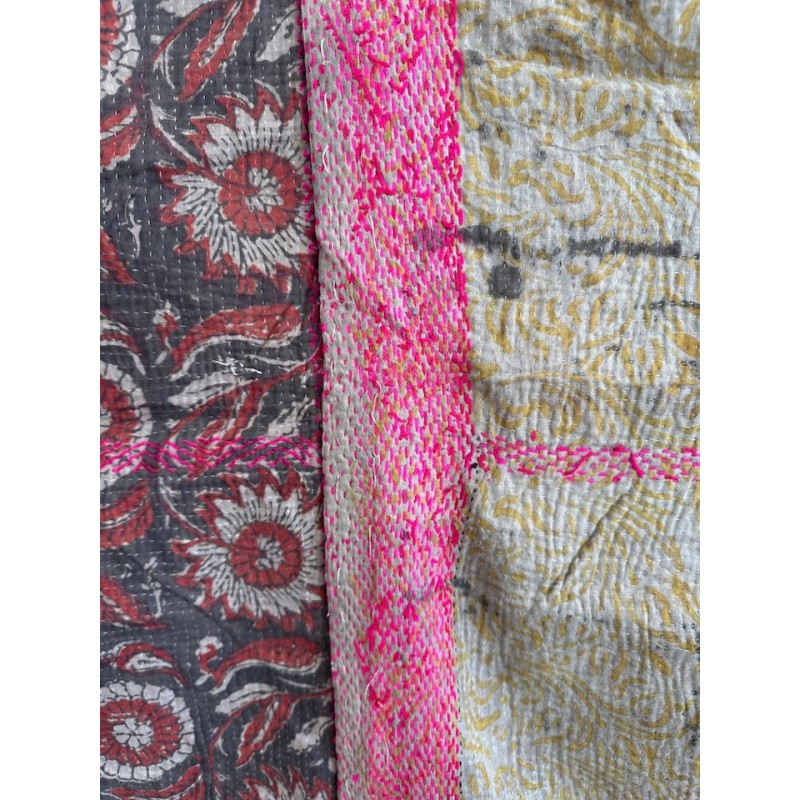 Couverture Kantha n°8 Chocolat fleurs rouge et fuschia