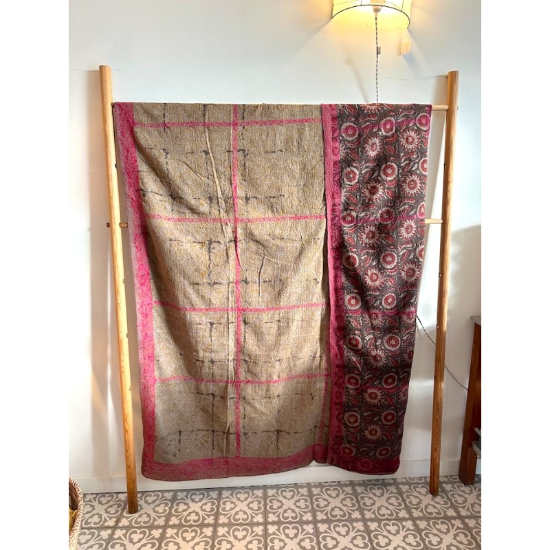Couverture Kantha n°8 Chocolat fleurs rouge et fuschia