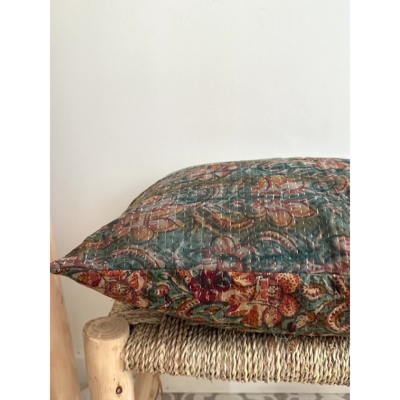 Coussin Kantha Vert fleurs orangées et rouges 40 x 60 cm