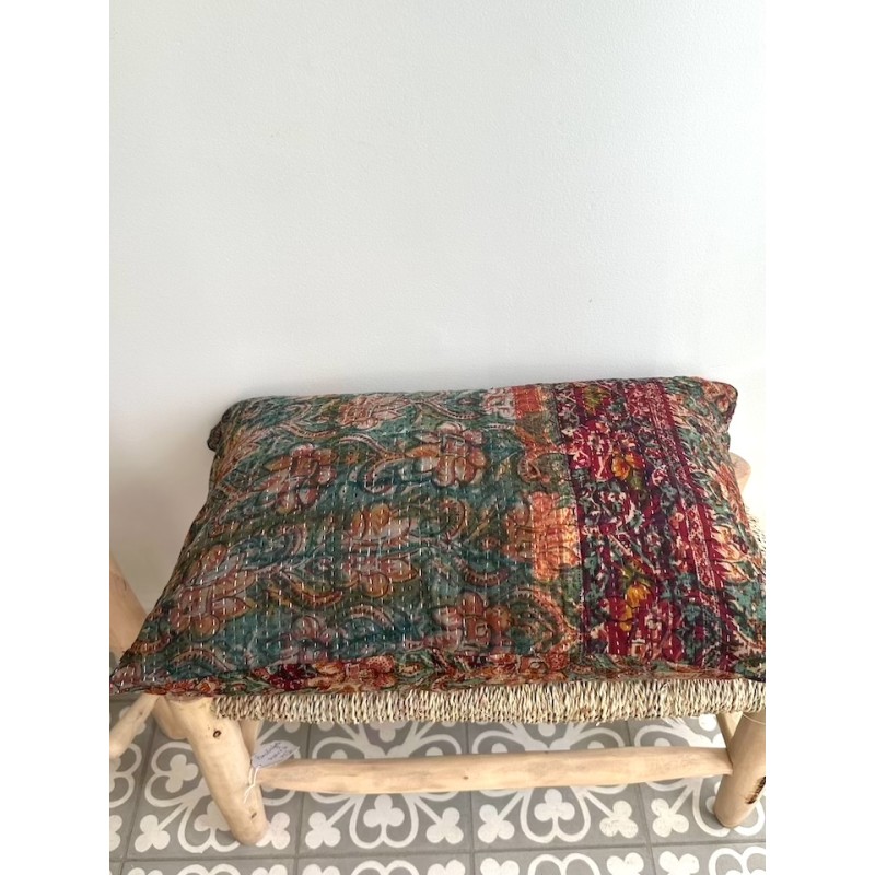Coussin Kantha Vert fleurs orangées et rouges 40 x 60 cm