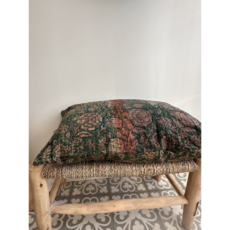 Coussin Kantha vert motif floral beige et noir  40 x 60 cm