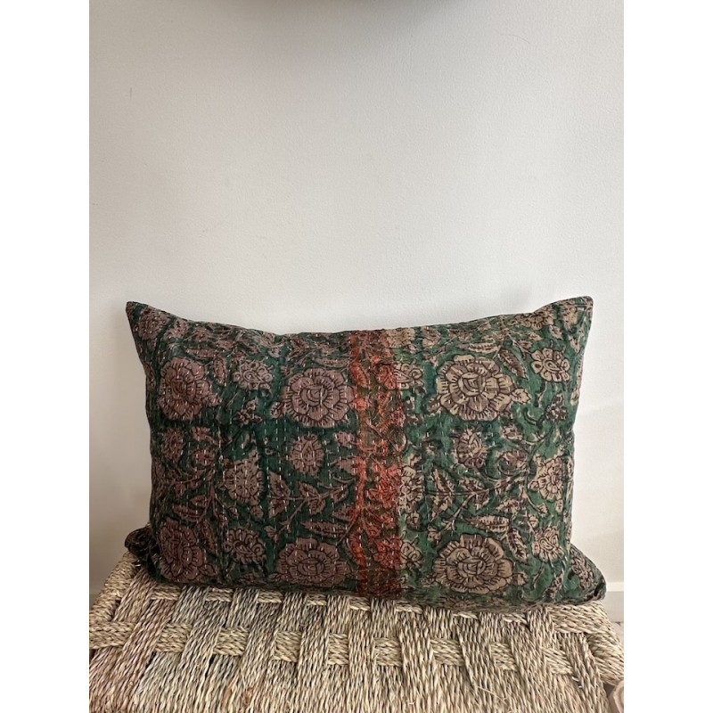 Coussin Kantha vert motif floral beige et noir 30 x 40 cm