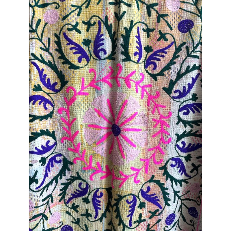 Couverture Kantha Suzani rosace fluo